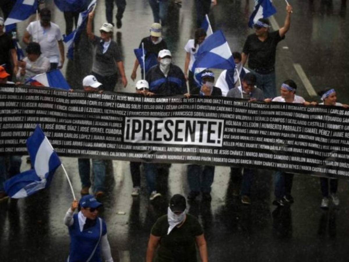 Nicaraguan opposition demonstrators take part in a nationwide march called 'United We Are a Volcano' in Managua on July 12, 2018.Opposition activists are steeling themselves for three days of protests against Nicaragua President Daniel Ortega, as fears mount over the brutal suppresion of dissent by government forces. Demonstrators marched through the capital Managua on Thursday before a general strike on Friday and a tour of Managua's most restive neighborhoods on Saturday. / AFP PHOTO / Marvin RECINOS