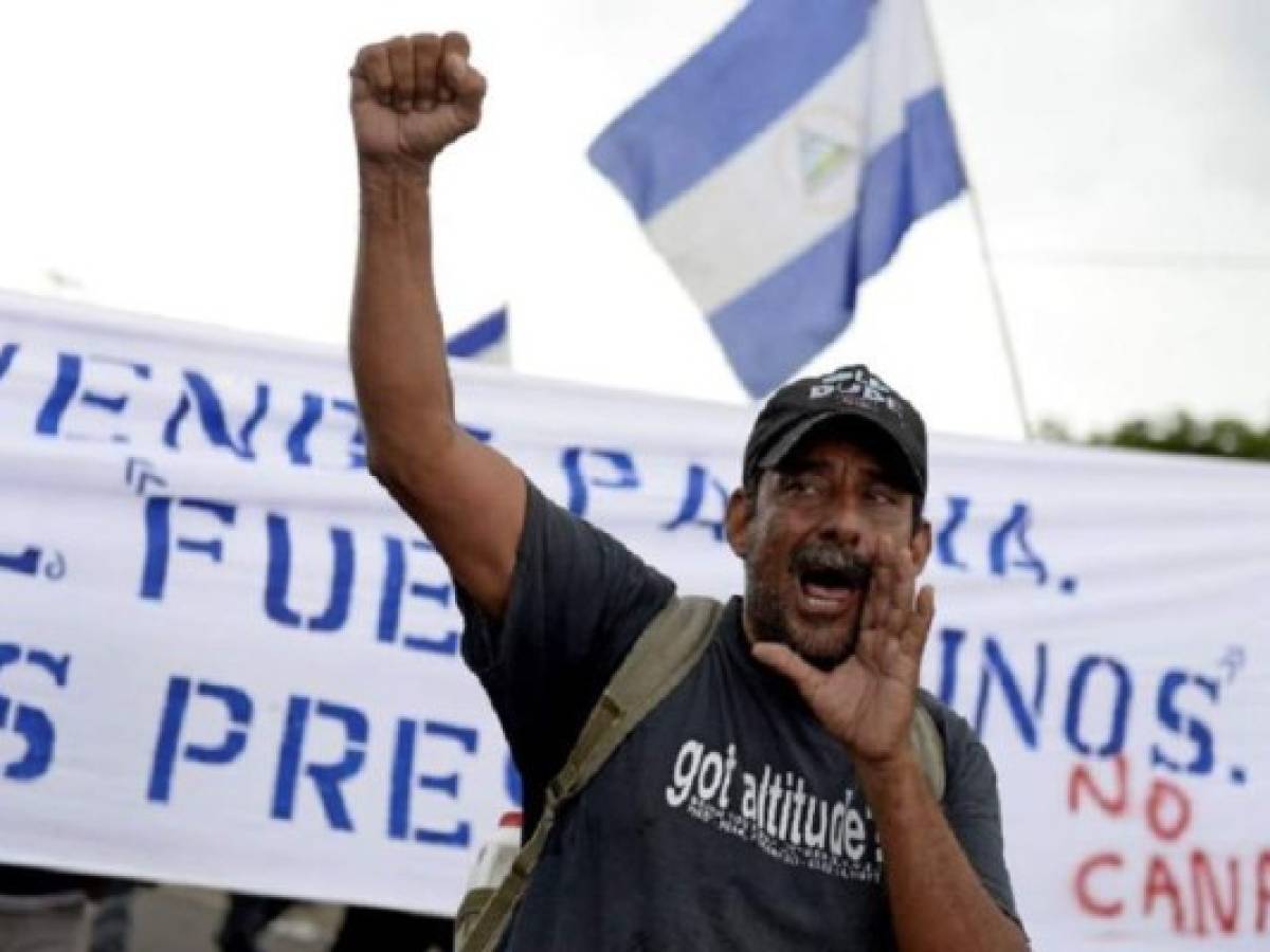 A peasant raises his fist as he shouts slogans during a protest against the construction of an inter-oceanic canal in Juigalpa, Nicaragua on June 13, 2015. Nicaragua and Chinese company HKND Group last year launched construction of an ambitious $50 billion rival to the Panama canal that could handle even larger ships. The canal, which is set to be completed within five years, threatens to displace a small village of the Rama ethnic group and to invade the Indio Maiz reserve, according to environmentalists. AFP PHOTO / STR