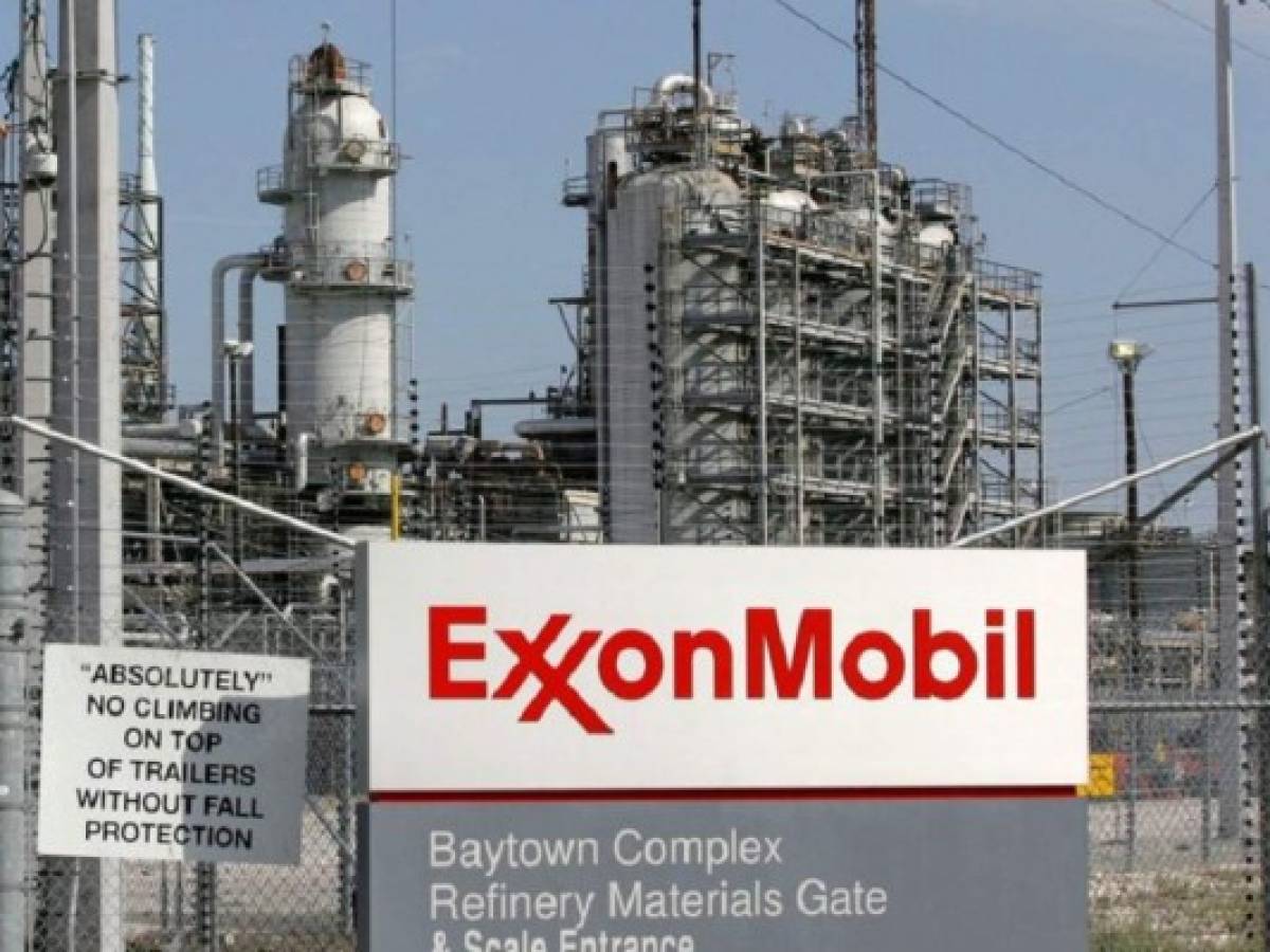 ExxonMobil baja 25% sus inversiones ante caída del petróleo