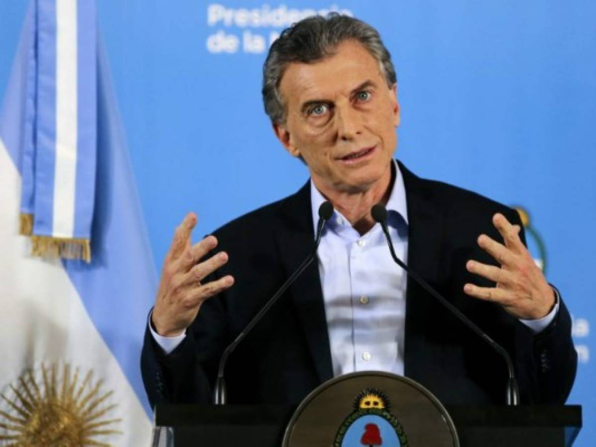 Presidente de Argentina dice que superarán la crisis económica