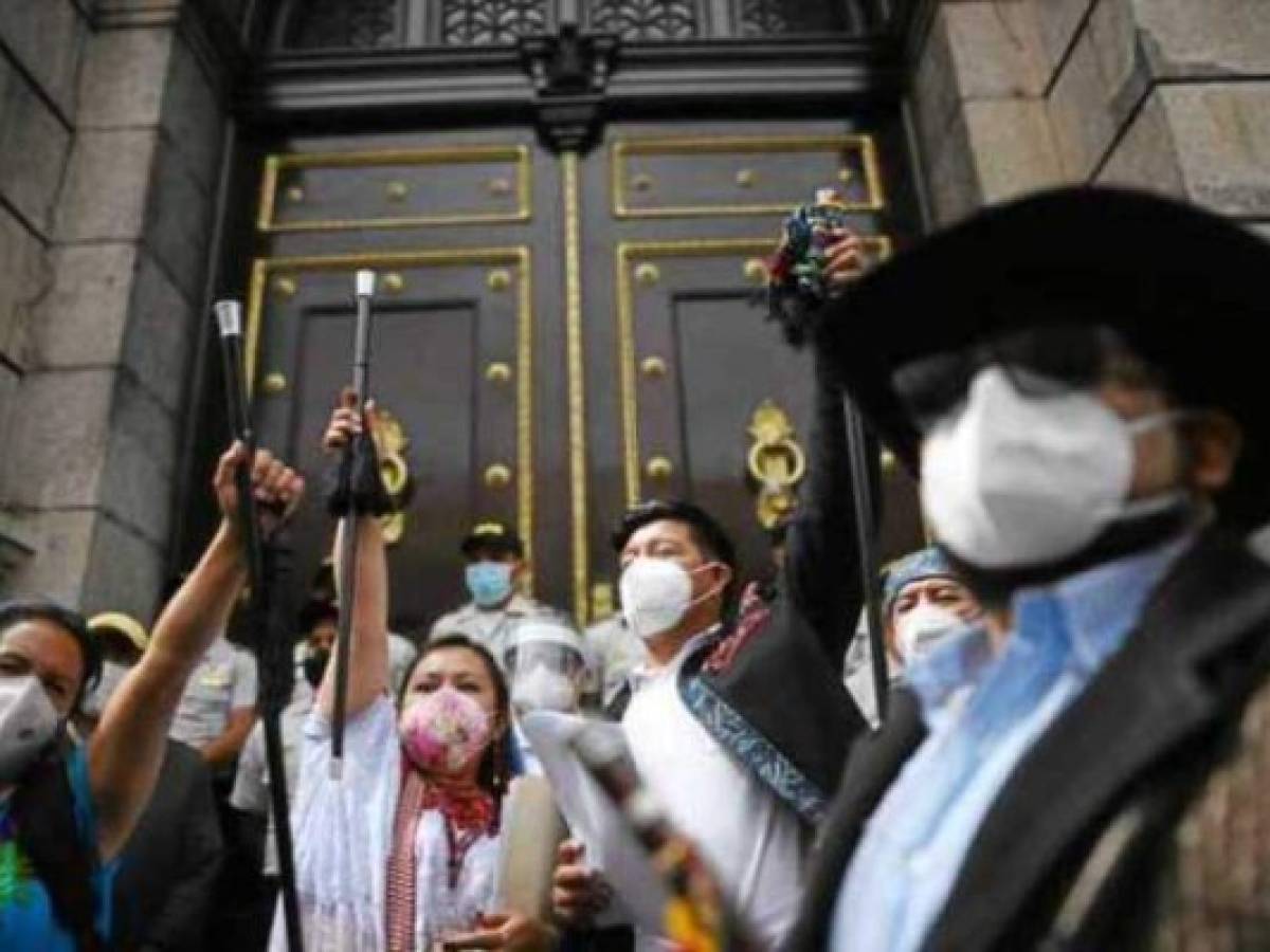 Congreso de Guatemala busca salida a crisis que tiene en jaque a Giammattei