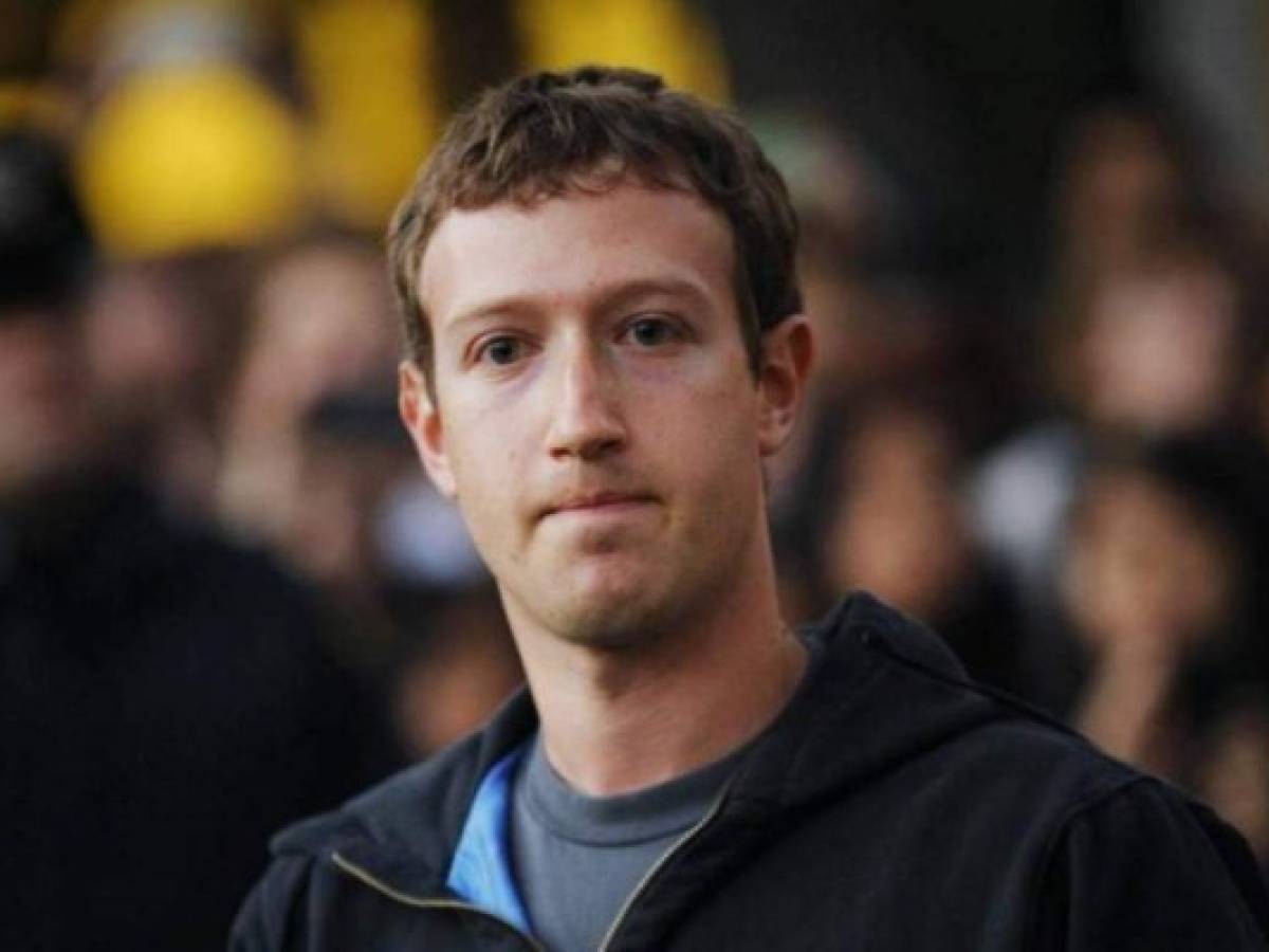 Hackean cuentas en redes sociales de Mark Zuckerberg, CEO de Facebook