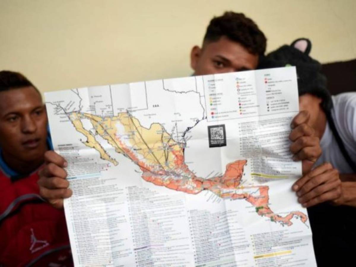 Otros, sin embargo, han optado por regresar a Guatemala desanimados por la férrea vigilancia que ejerce la Guardia Nacional mexicana, que incrementó su presencia en la frontera a la espera de la caravana. Otros, sin embargo, han optado por regresar a Guatemala desanimados por la férrea vigilancia que ejerce la Guardia Nacional mexicana, que incrementó su presencia en la frontera a la espera de la caravana.