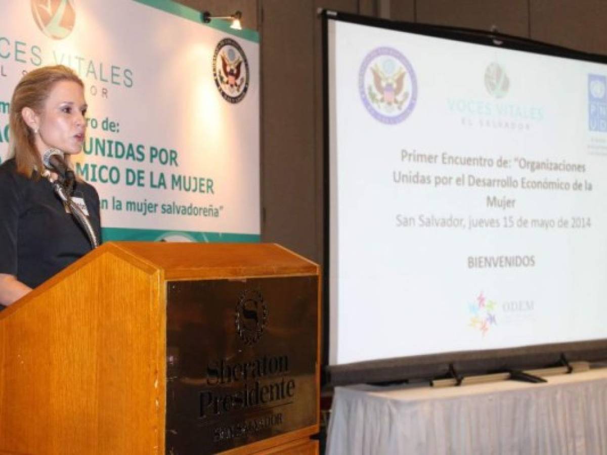 El Salvador tras concertación para desarrollo económico de mujeres