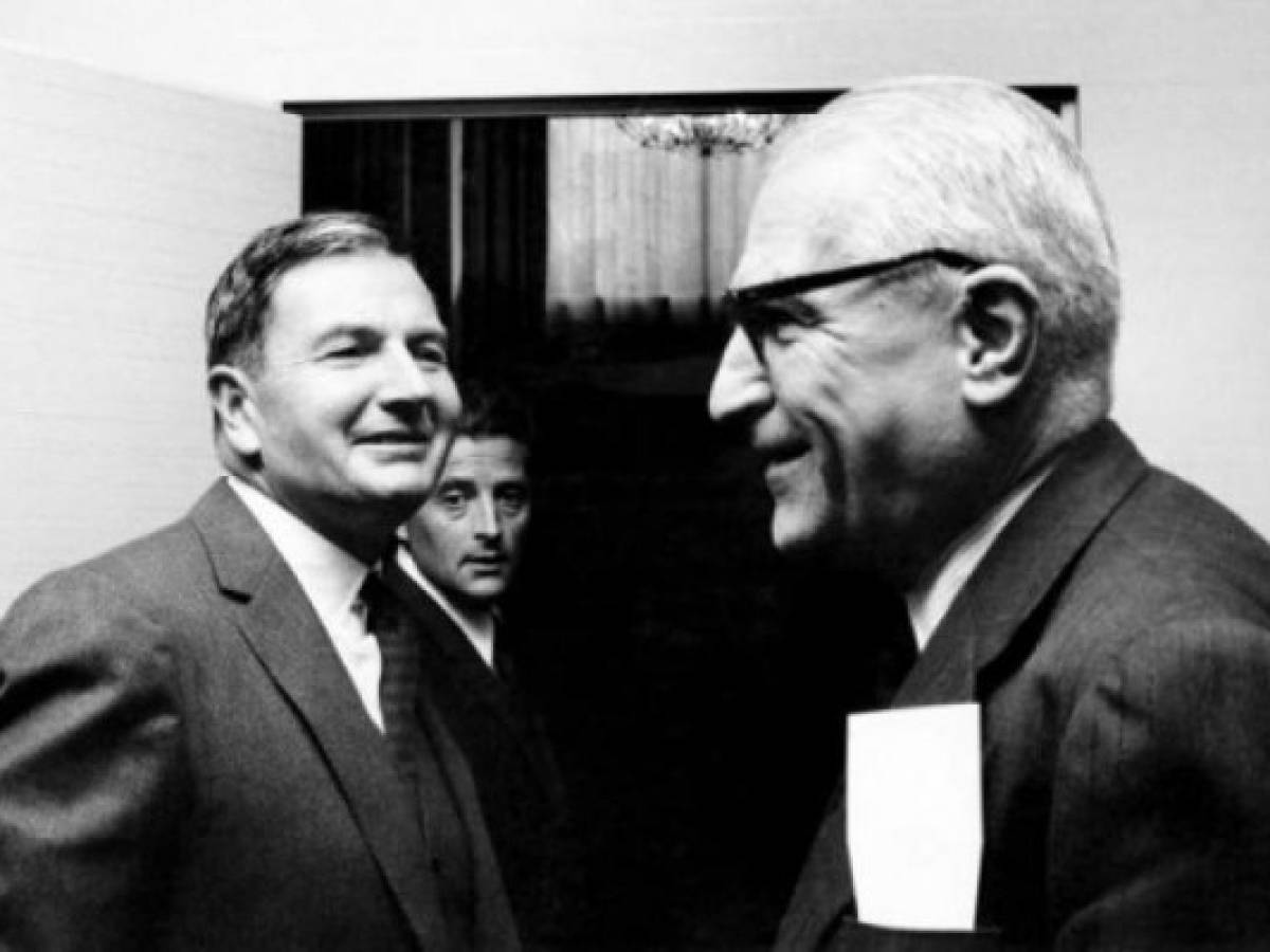 This photo taken on October 23, 1967 shows head of the Chase Manhattan bank, David Rockefeller (L) and French President of the Banque Nationale de Paris, Henry Bizot attending the Chase Manhattan International Investment Forum at the Hilton hotel in Paris.David Rockefeller, a former head of Chase Manhattan bank and luminary in political and philanthropic circles, died on March 20, 2017 at the age of 101, a spokesman said. The last living grandson of Standard Oil co-founder John D. Rockefeller, he led Chase Manhattan, now part of JPMorgan Chase, in the 1960s and 1970s. Forbes magazine ranked Rockefeller 581st on its annual list of billionaires with a fortune of $3.3 billion. / AFP PHOTO / STAFF
