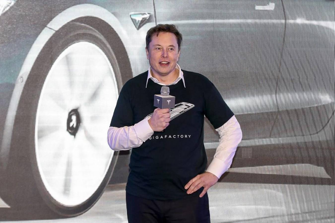 Elon Musk desea seguir ‘desarrollando sus actividades en China’