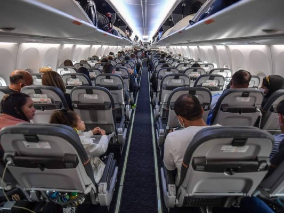 Boeing 737 Max efectúa su primer vuelo comercial en 20 meses