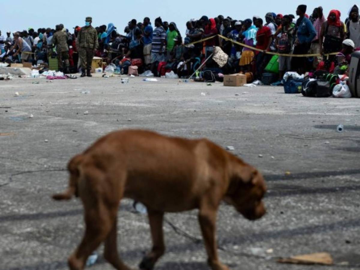 La tragedia sigue en Bahamas: miles tratan de escapar de los escombros
