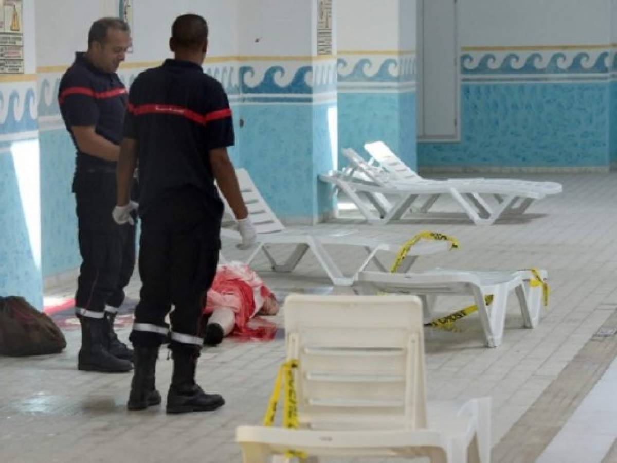 27 muertos en atentado contra hotel español en Túnez