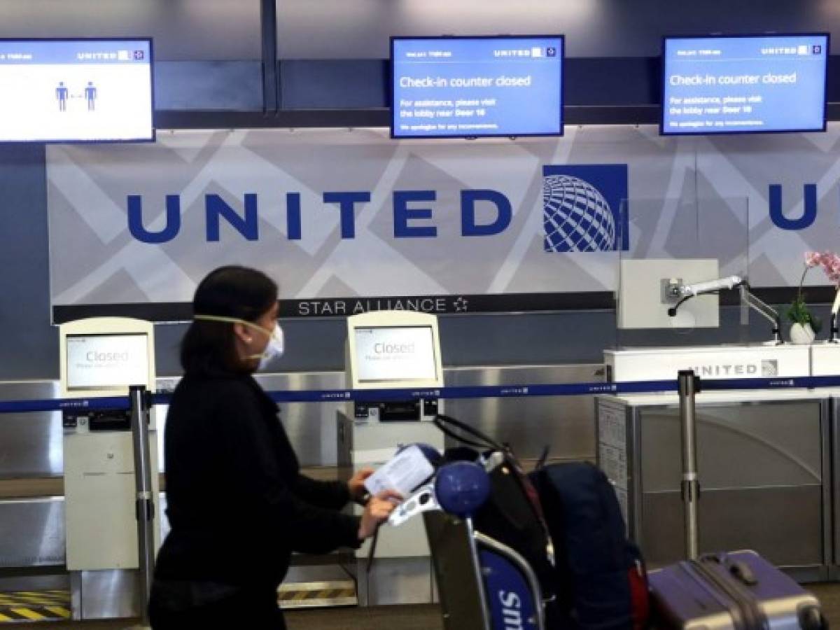 United Airlines advierte que podría despedir hasta 36.000 personas