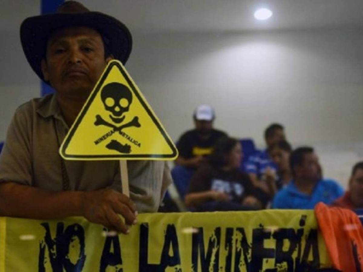 El Salvador se convierte en el primer país en prohibir la minería metálica