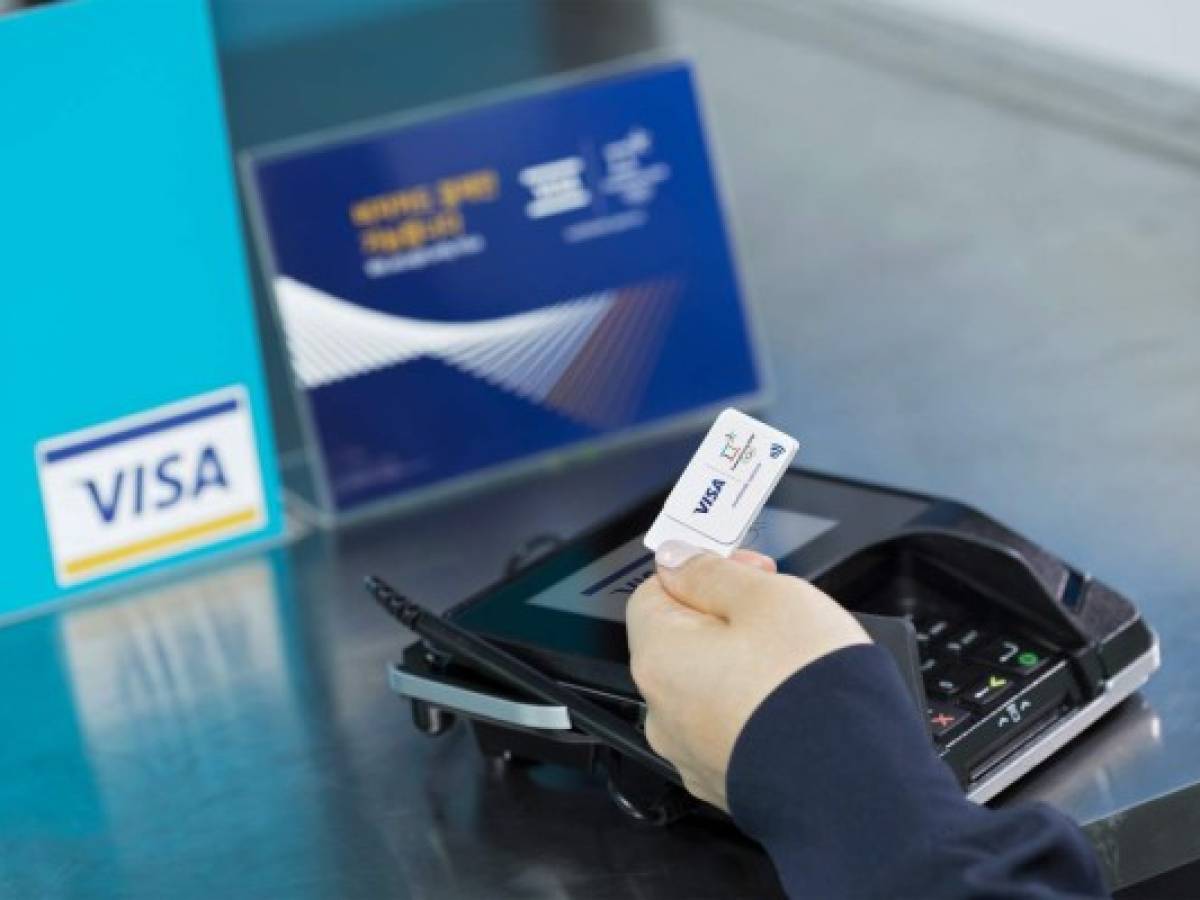 Visa presenta nuevos wearables de pago: guantes, calcomanías y prendedores habilitados para realizar pagos