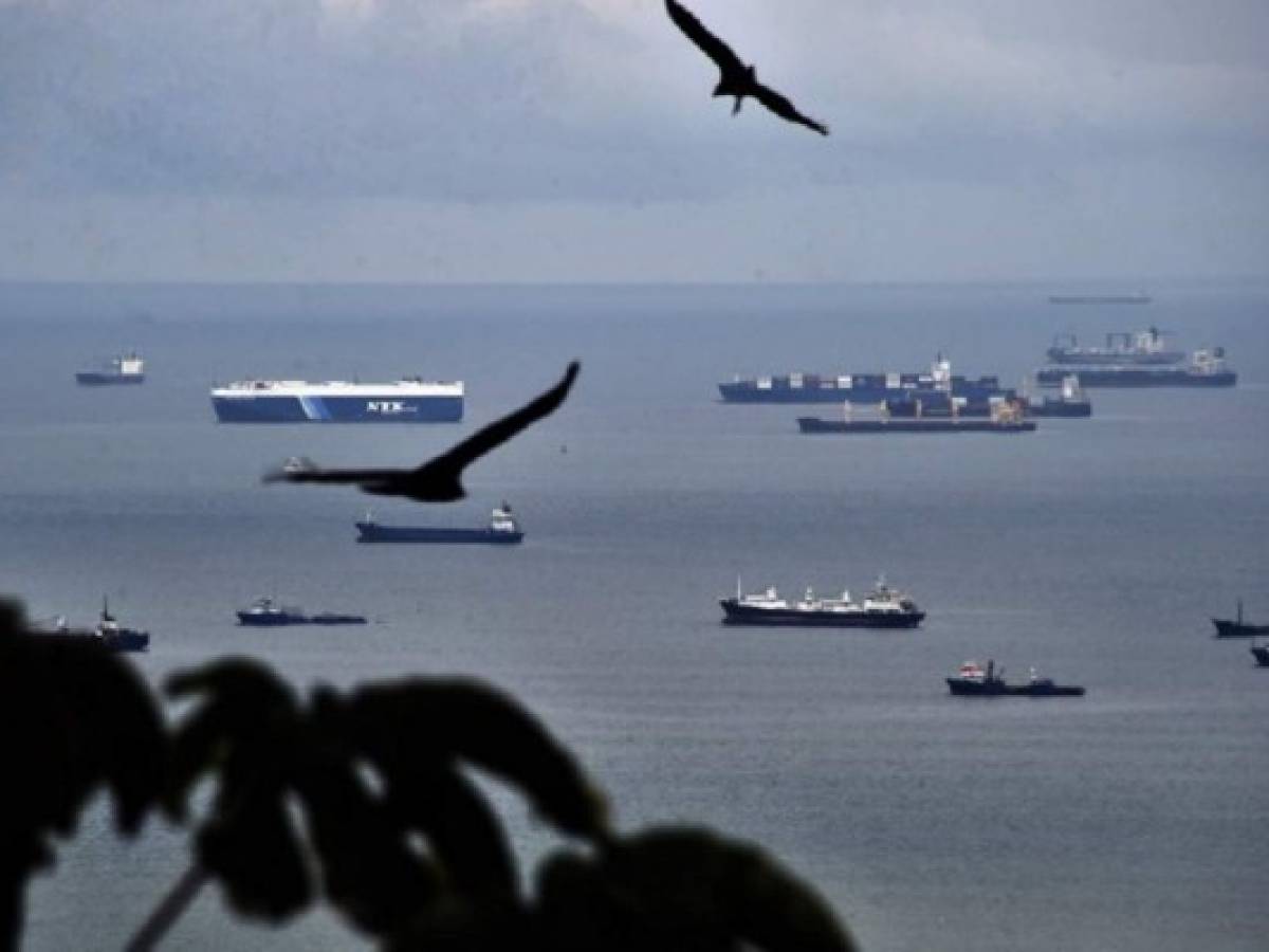 ¿Por qué está restringiendo el paso de los barcos el Canal de Panamá?