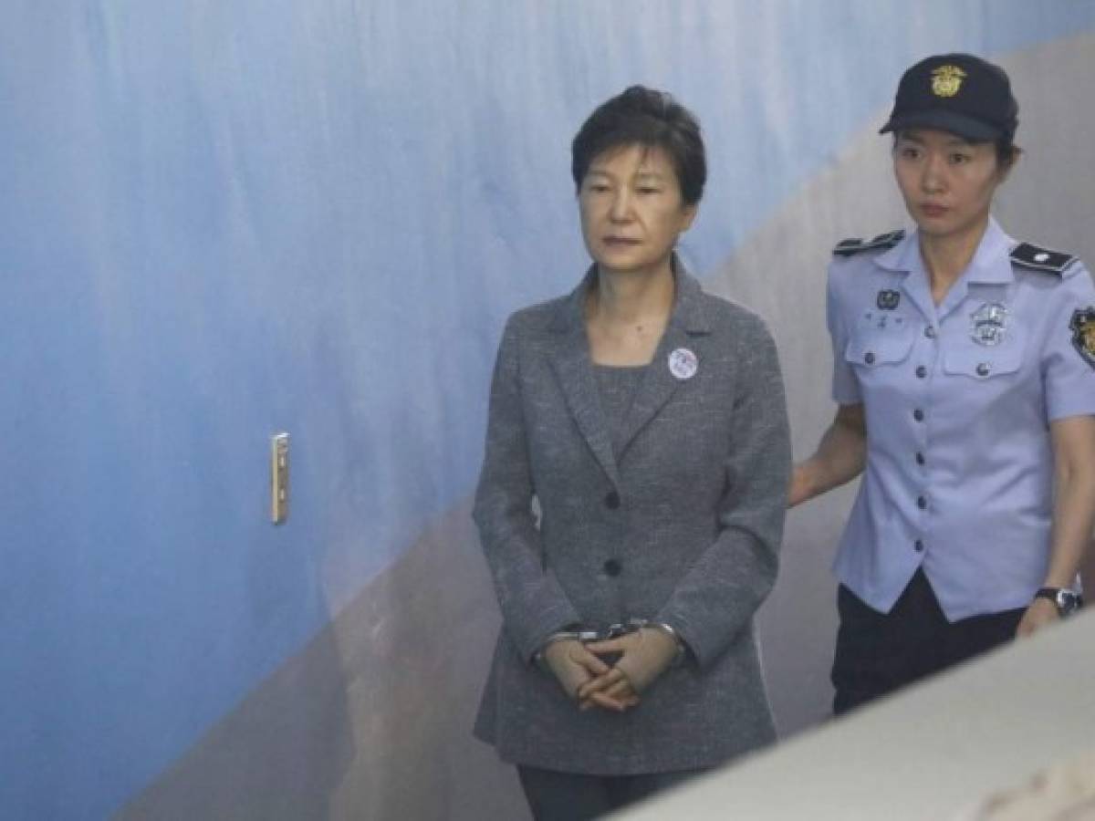Corea del Sur: Fiscalía pide 30 años de cárcel para expresidenta por corrupción