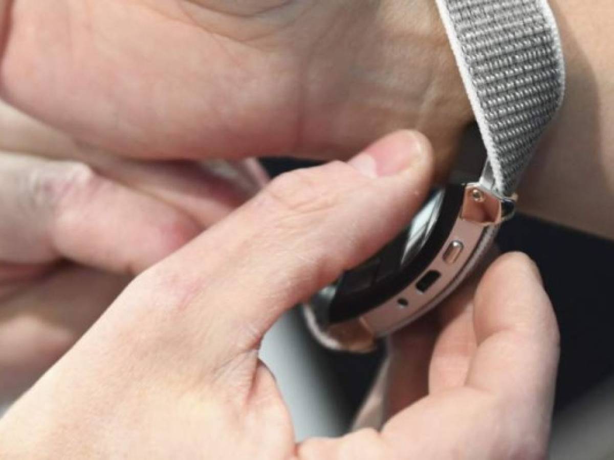The Wearable Devices Ltd. Mudra band, which detects electric signals sent from the brain to fingers to interact with devices such as the Apple Watch without having to touch them, is demonstrated during the Consumer Electronics Show (CES) on January 5, 2022 in Las Vegas, Nevada. - The CES tech show threw open its doors Wednesday in Las Vegas despite surging Covid-19 cases in the United States, as one of the world's largest trade fairs tried to get back to business.Despite some obvious gaps on the showfloor -- after high-profile companies like Amazon and Google cancelled over climbing virus risk -- crowds of badge-wearing tech entrepreneurs, reporters and aficionados poured through venues. (Photo by Patrick T. FALLON / AFP) The Wearable Devices Ltd. Mudra band, which detects electric signals sent from the brain to fingers to interact with devices such as the Apple Watch without having to touch them, is demonstrated during the Consumer Electronics Show (CES) on January 5, 2022 in Las Vegas, Nevada. - The CES tech show threw open its doors Wednesday in Las Vegas despite surging Covid-19 cases in the United States, as one of the world's largest trade fairs tried to get back to business.Despite some obvious gaps on the showfloor -- after high-profile companies like Amazon and Google cancelled over climbing virus risk -- crowds of badge-wearing tech entrepreneurs, reporters and aficionados poured through venues. (Photo by Patrick T. FALLON / AFP)