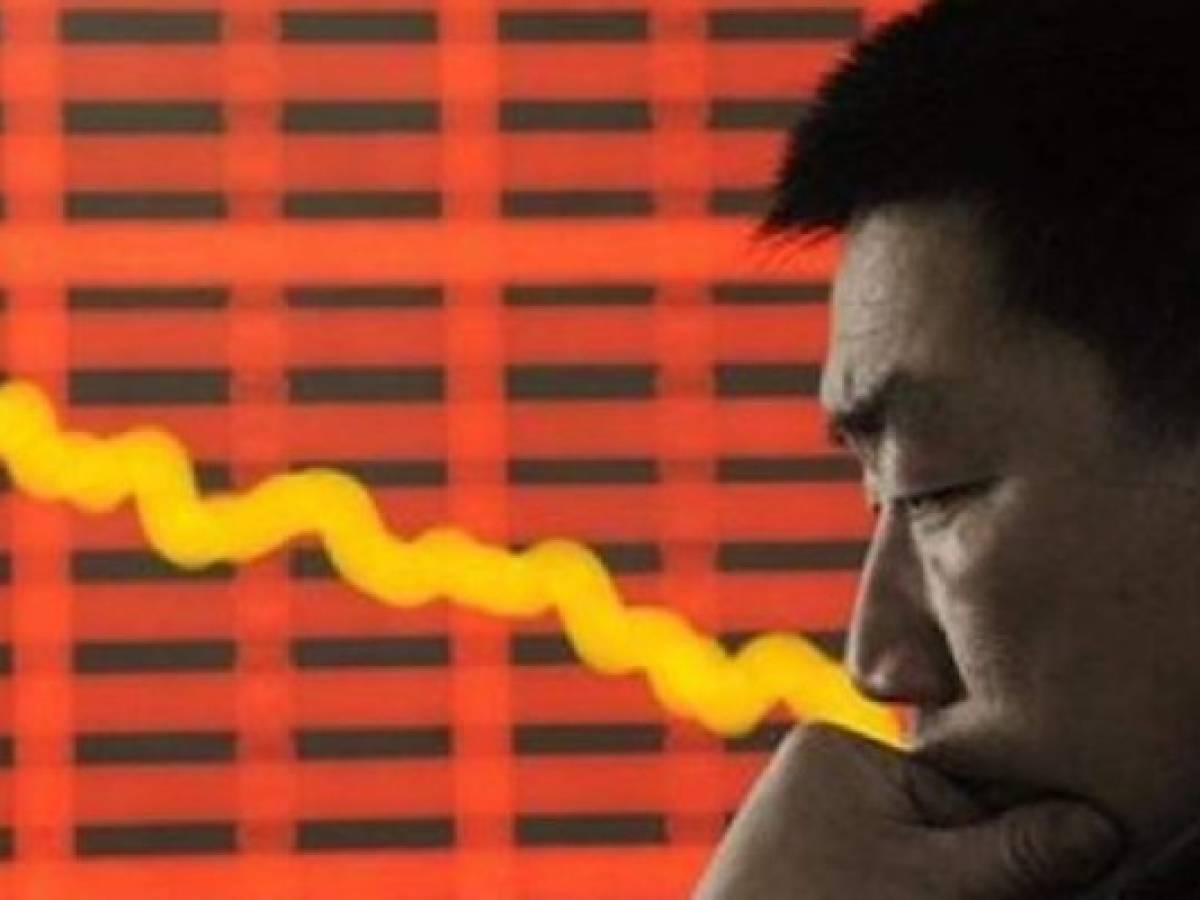 Bolsas chinas cierran prematuramente tras derrumbe (-7%) y arrastran a otros mercados