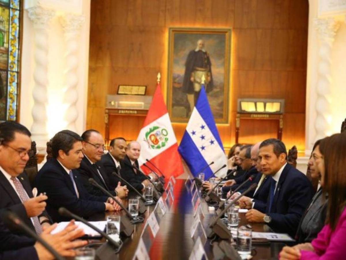 Honduras firma TLC con Perú con miras a ingresar en la Alianza del Pacífico