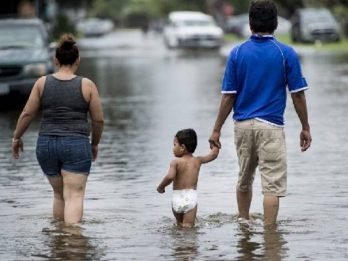 Harvey deja al menos dos muertos y 'catastróficas' inundaciones en Texas