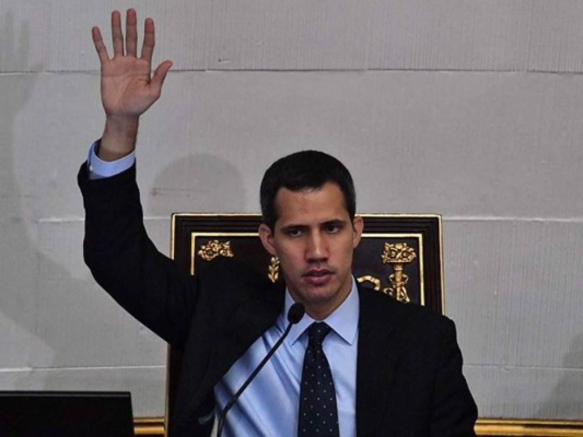 Guaidó anuncia que llegará ayuda humanitaria a Venezuela por Colombia y Brasil