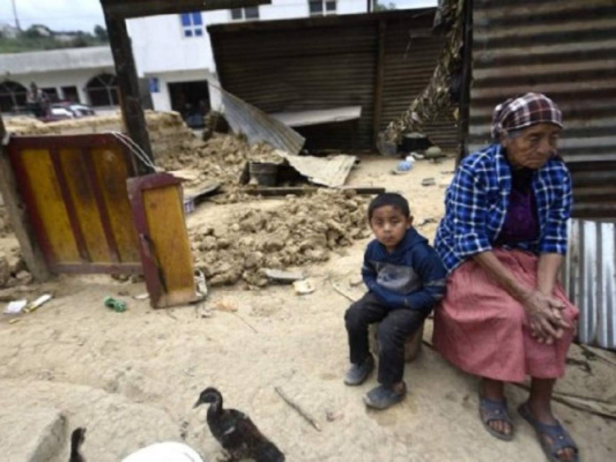 Declaran alerta roja en zona afectada por terremoto en Guatemala