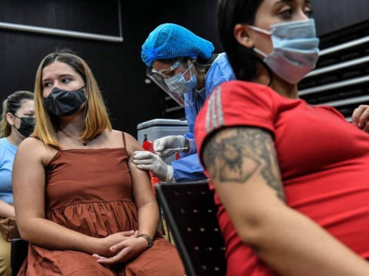 OPS insta a dar prioridad a mujeres embarazadas en la vacunación contra Covid-19