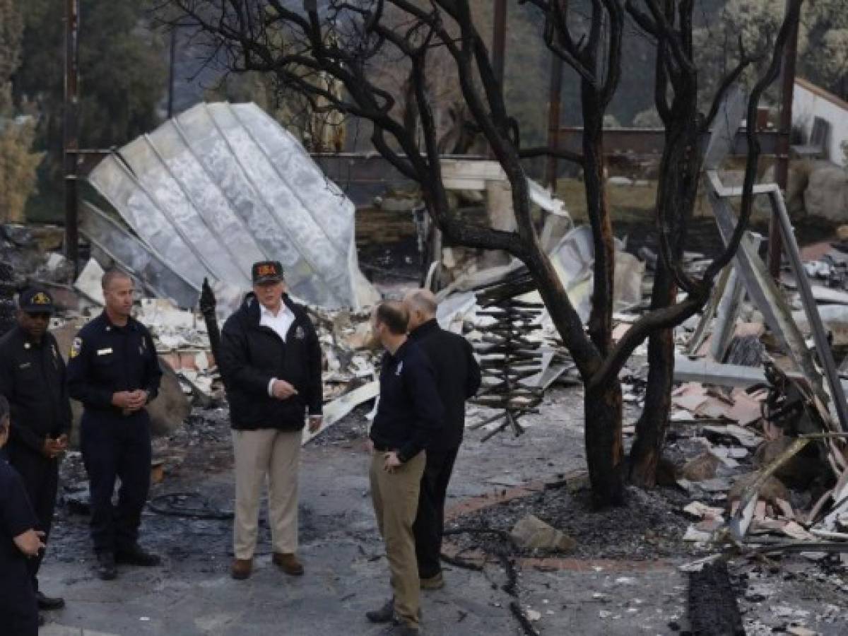 Donald Trump visita Paradise, ciudad de California devastada por el fuego