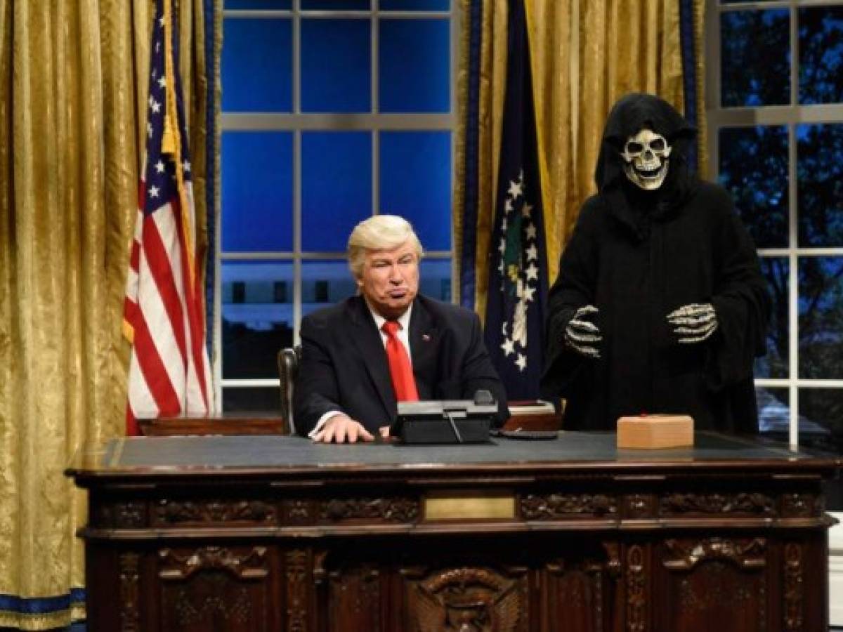 SATURDAY NIGHT LIVE -- 'Kristen Stewart' Episode 1717 -- Pictured: (l-r) Alec Baldwin as President Donald J. Trump, Mikey Day as advisor Steve Bannon during the Oval Office Cold Open on February 4th, 2017 -- (Photo by: Will Heath/NBC/NBCU Photo Bank via Getty Images)