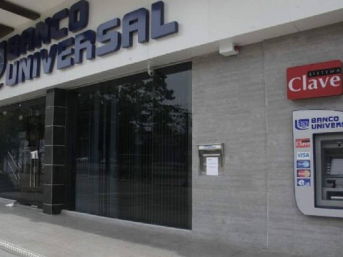 Panamá: Banco Universal reabre sus puertas