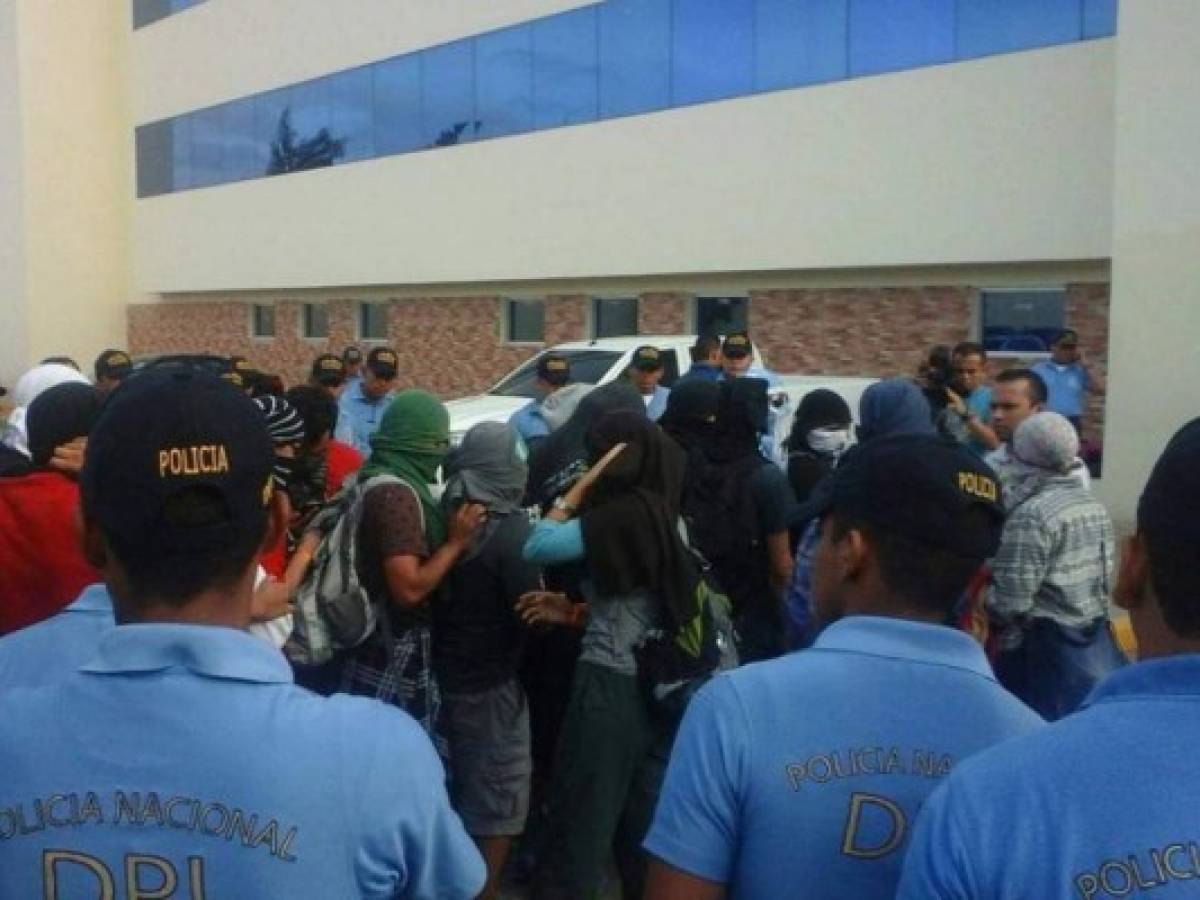 Honduras: Policía desaloja a estudiantes que ocupaban la UNAH
