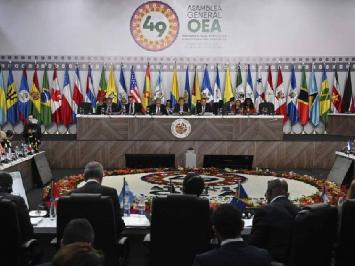 OEA condena 'hostigamiento continuo' de Maduro al Legislativo venezolano