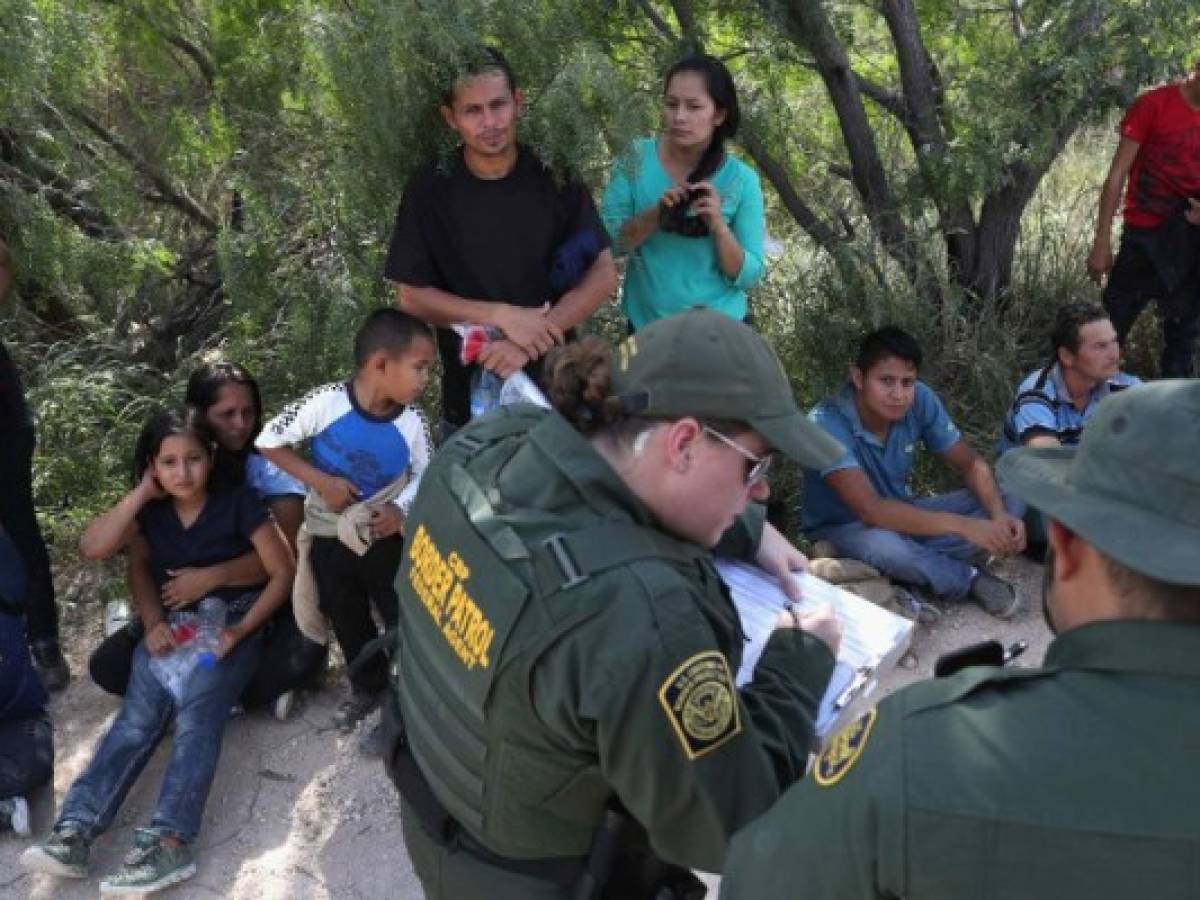 EEUU: Jueza federal prohíbe separación de familias migrantes