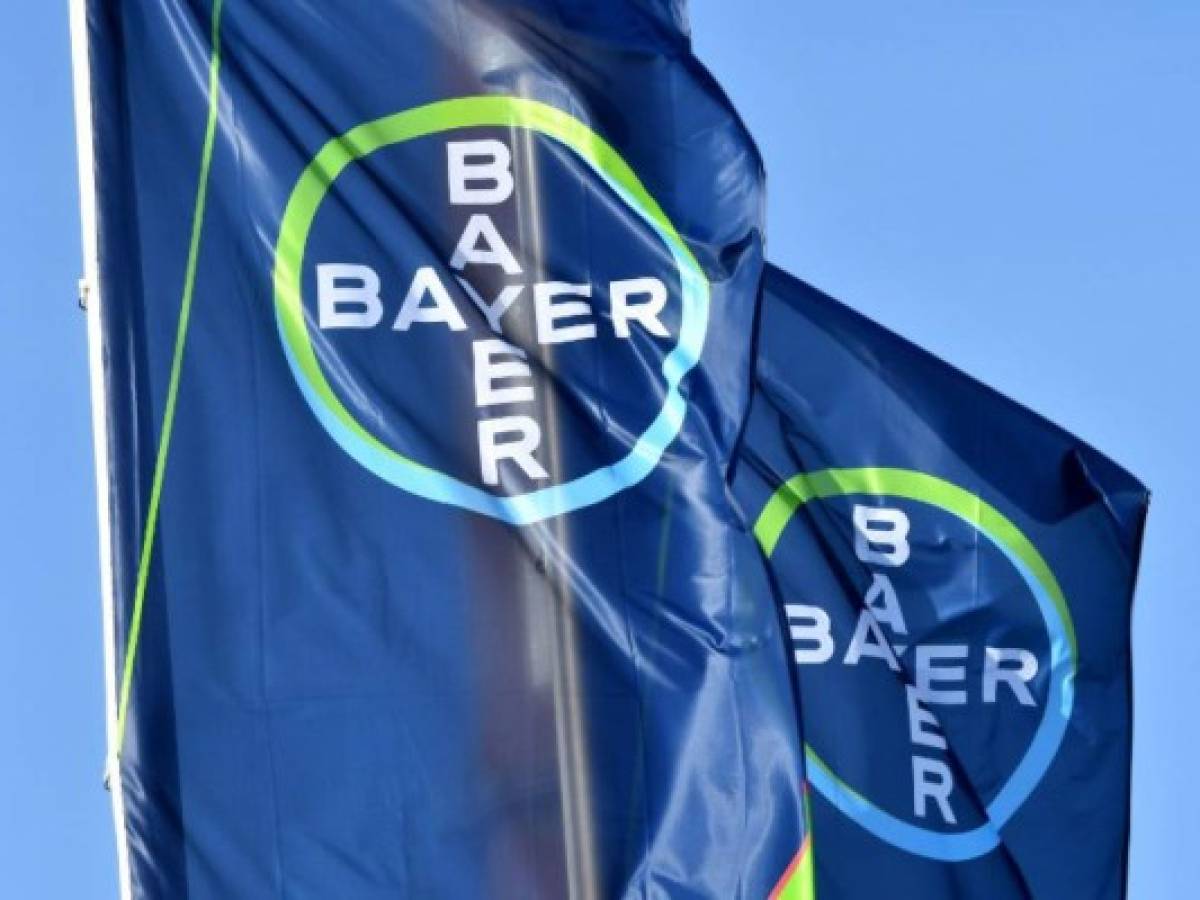 Bayer se desploma tras fallo judicial que señala al glifosato como cancerígeno