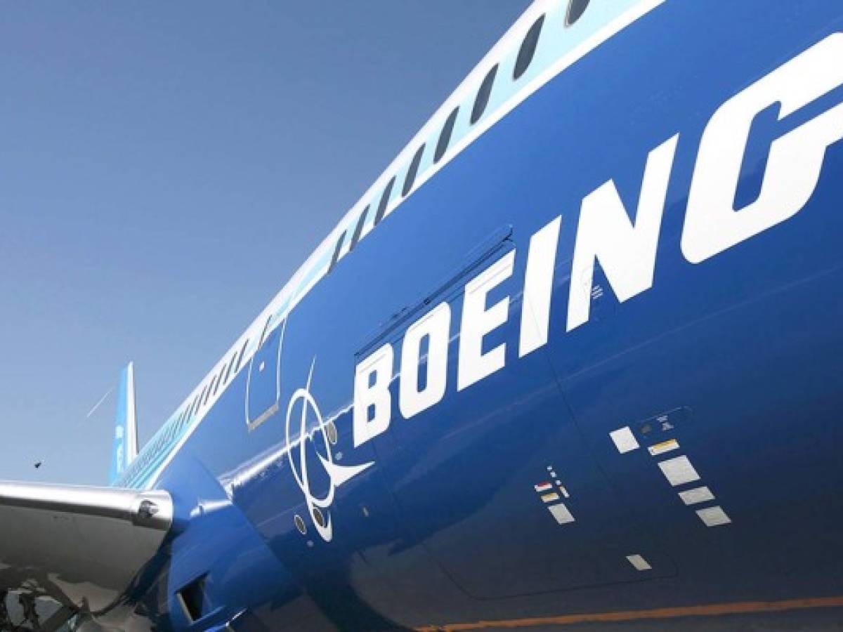 Boeing está 'finalizando' correctivo del sistema de estabilización MCAS del 737 MAX