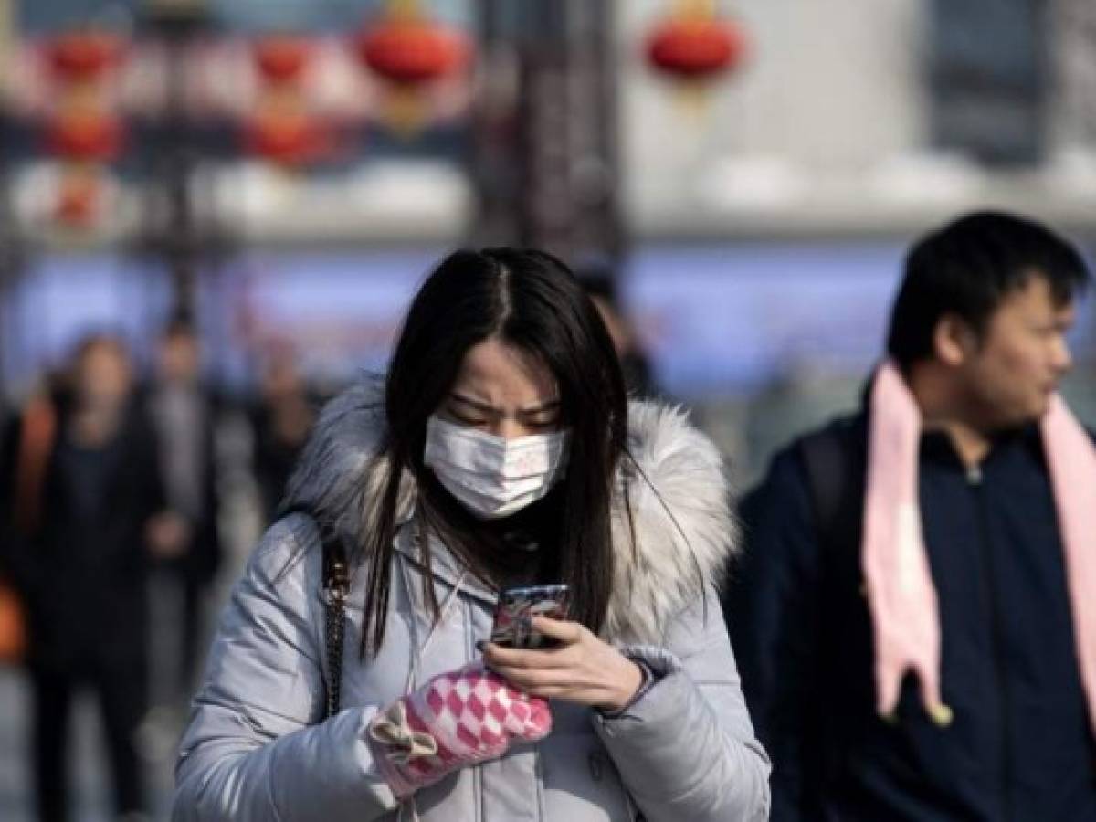 Passengers arrive at the train station in Hanzhong, a mountainous region of Shaanxi province on January 20, 2020, ahead of the Lunar New Year. - A mysterious SARS-like virus has killed a third person and spread around China -- including to Beijing -- authorities said on January 20, fuelling fears of a major outbreak as millions begin travelling for the Lunar New Year in humanity's biggest migration. (Photo by NOEL CELIS / AFP)