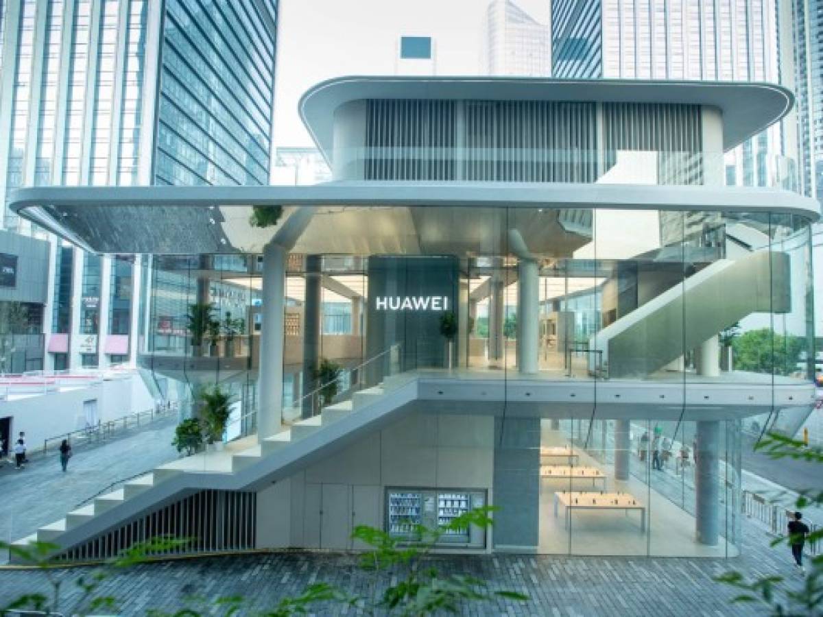 Huawei abre su tienda insignia global en Shenzhen