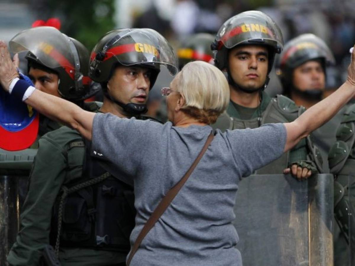 Venezuela: militares podrán usar armas de fuego en protestas