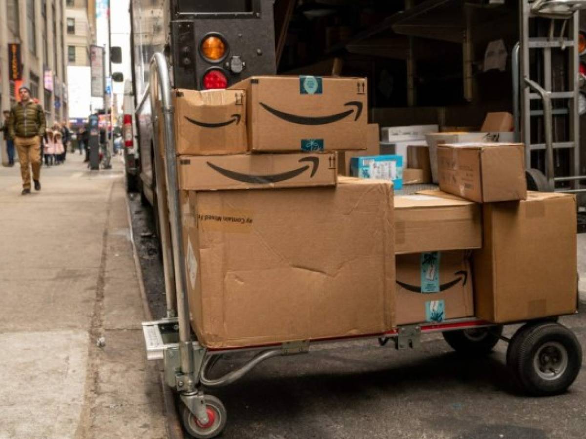 Ventas récord de Navidad impulsan acciones de Amazon en Wall Street