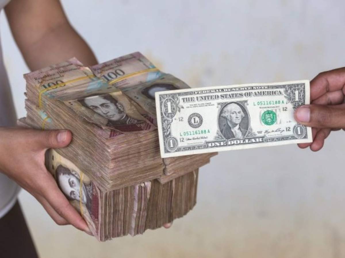 Venezuela anuncia reconversión monetaria que elimina seis ceros a la moneda local