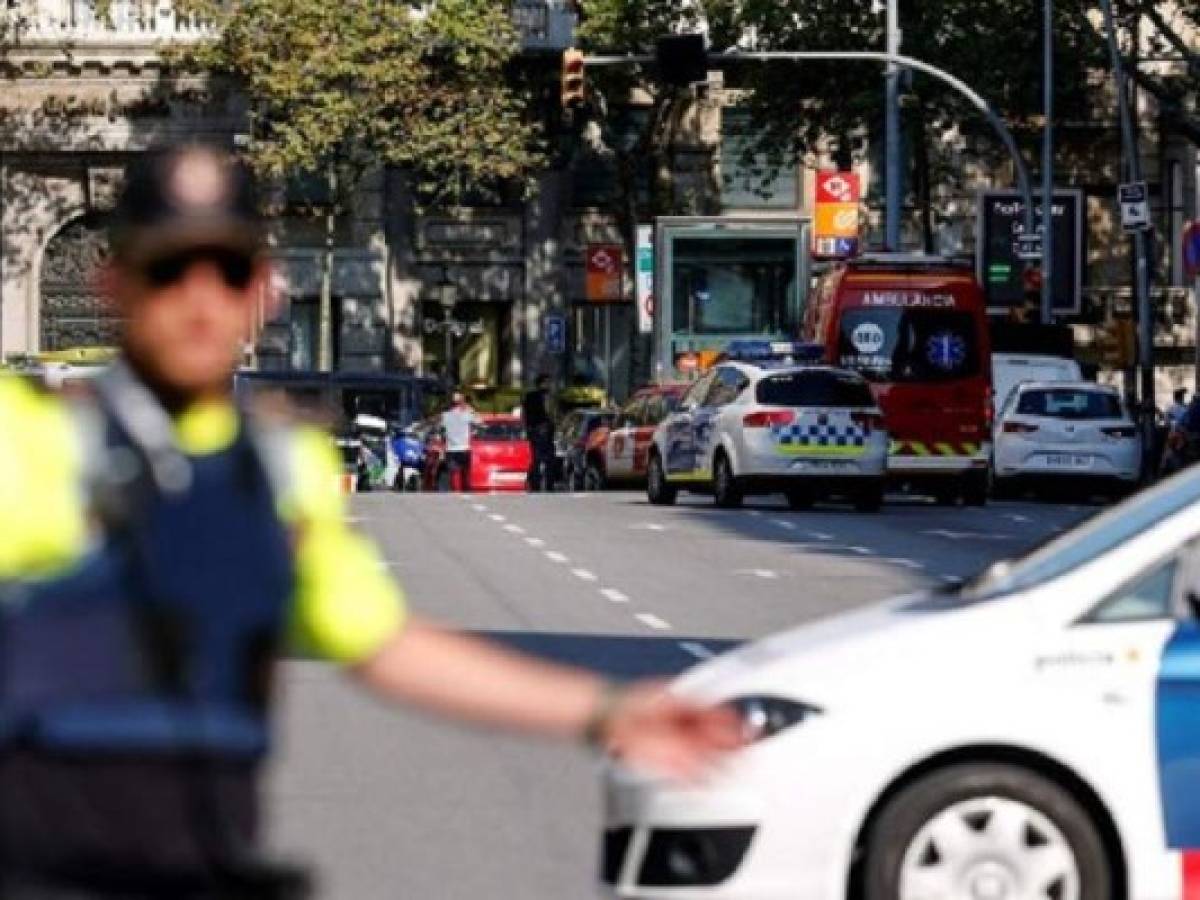 Hay al menos dos sospechosos y la policía está en su búsqueda. Uno de ellos está atrincherado en un bar. (Foto: AFP). Hay al menos dos sospechosos y la policía está en su búsqueda. Uno de ellos está atrincherado en un bar. (Foto: AFP).