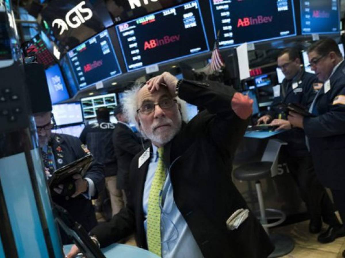 'Viernes negro' en Wall Street: el Dow Jones se desploma un 2.54% en su peor semana en dos años