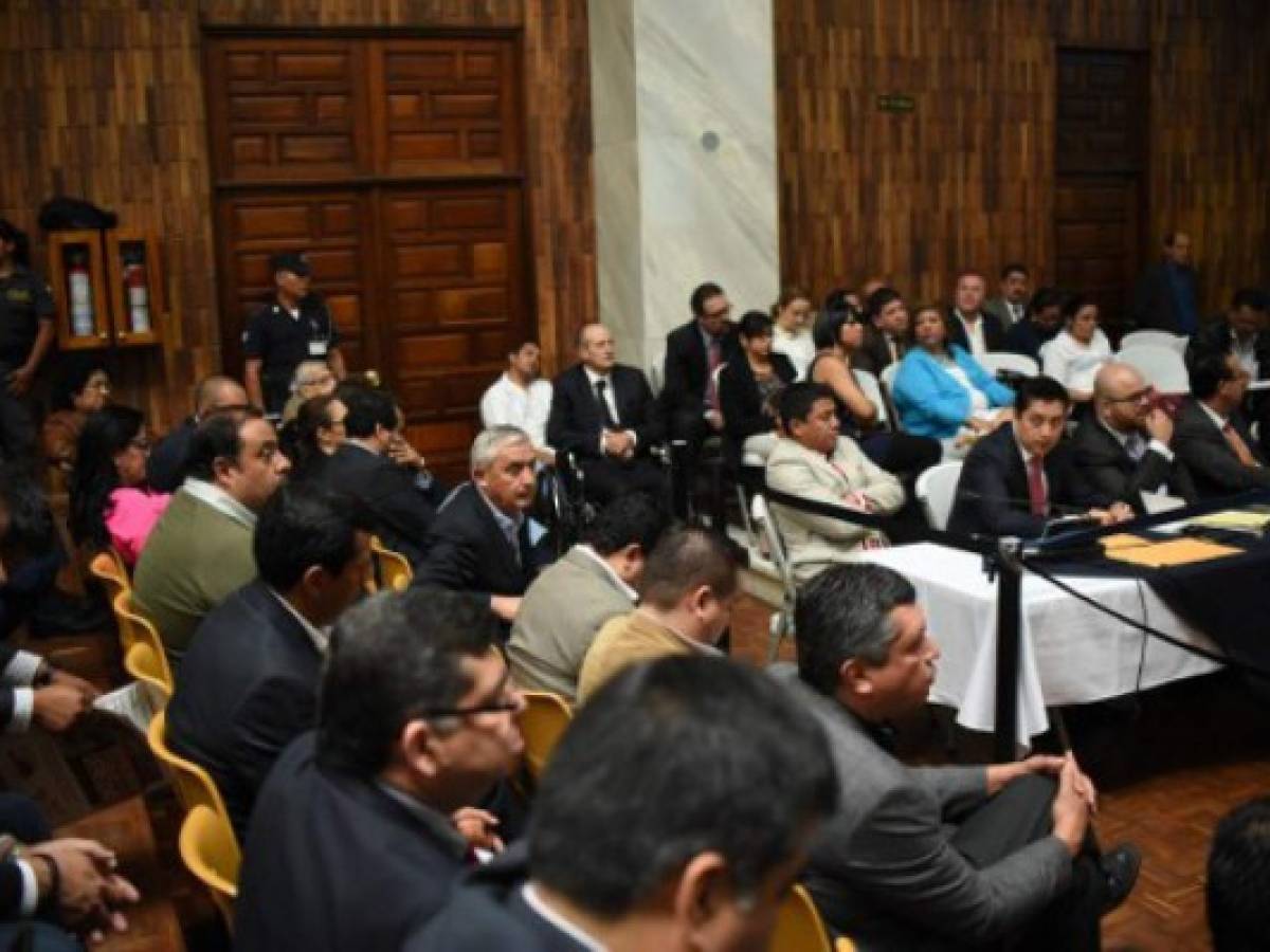 Tres ex banqueros guatemaltecos a juicio penal