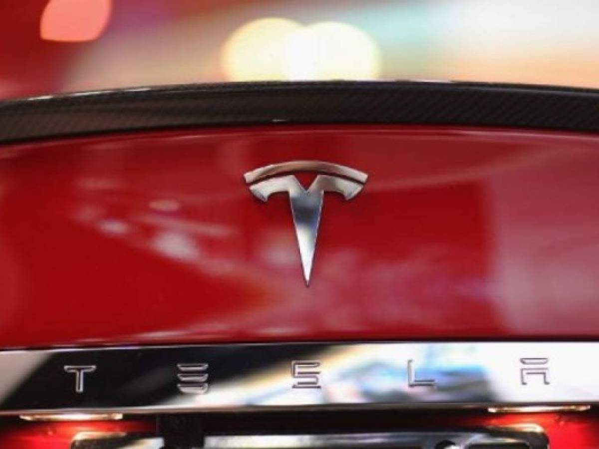 (FILES) This file photo taken on June 05, 2013 shows a Tesla motor company car logo on a car in a dealership at the Dadeland Mall in Miami, Florida.Customers will finally get behind the wheels of Model 3 cars on July 28, 2017 as Tesla tries to veer from its high-end image with a more affordable electric car. Tesla founder and boss Elon Musk planned to mark the occasion with a ceremony at the company's plant in the city of Fremont near San Francisco. / AFP PHOTO / GETTY IMAGES NORTH AMERICA / JOE RAEDLE (FILES) This file photo taken on June 05, 2013 shows a Tesla motor company car logo on a car in a dealership at the Dadeland Mall in Miami, Florida.Customers will finally get behind the wheels of Model 3 cars on July 28, 2017 as Tesla tries to veer from its high-end image with a more affordable electric car. Tesla founder and boss Elon Musk planned to mark the occasion with a ceremony at the company's plant in the city of Fremont near San Francisco. / AFP PHOTO / GETTY IMAGES NORTH AMERICA / JOE RAEDLE