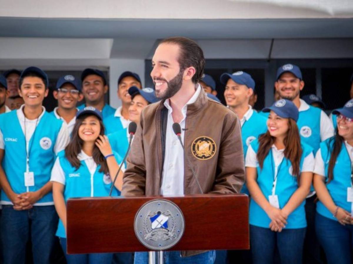 Partido gobernante expulsa a alcalde de capital salvadoreña