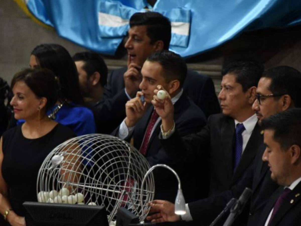Guatemala: Congreso forma comisión para estudiar quitar fueros a presidente Morales