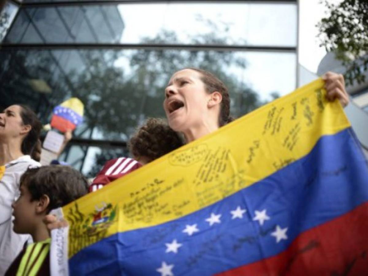Venezuela advierte que los periodistas extranjeros: no pueden entrar como 'cowboys'