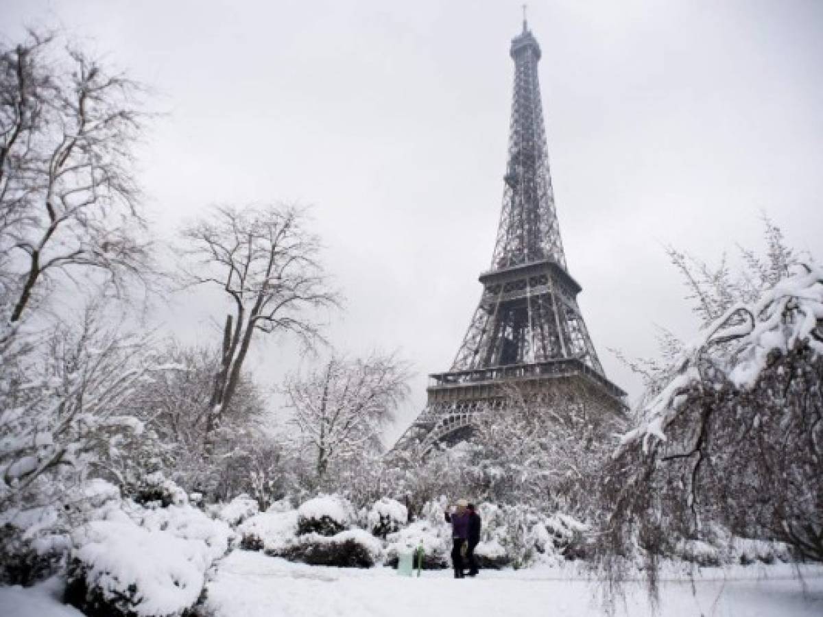 Fuertes nevadas siembran el caos en la región de París