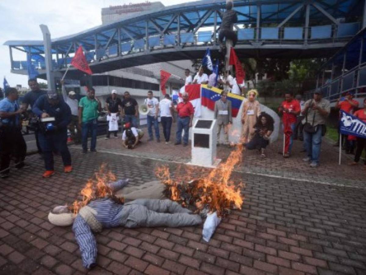 Pence: 'Venezuela se convierte en una dictadura'