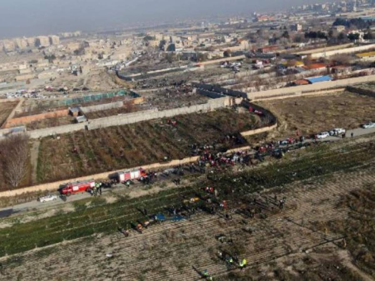 Rescue teams gather at the scene after a Ukrainian plane carrying 176 passengers crashed near Imam Khomeini airport in the Iranian capital Tehran early in the morning on January 8, 2020, killing everyone on board. - All 176 people on board a Ukrainian passenger plane were killed when it crashed shortly after taking off from Tehran on January 8, Iranian state media reported. State news agency IRNA said 167 passengers and nine crew members were on board the aircraft operated by Ukraine International Airlines. (Photo by Rouhollah VAHDATI / ISNA / AFP) Rescue teams gather at the scene after a Ukrainian plane carrying 176 passengers crashed near Imam Khomeini airport in the Iranian capital Tehran early in the morning on January 8, 2020, killing everyone on board. - All 176 people on board a Ukrainian passenger plane were killed when it crashed shortly after taking off from Tehran on January 8, Iranian state media reported. State news agency IRNA said 167 passengers and nine crew members were on board the aircraft operated by Ukraine International Airlines. (Photo by Rouhollah VAHDATI / ISNA / AFP)