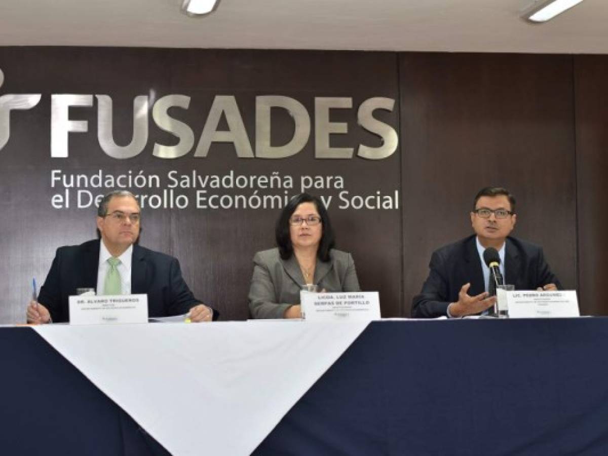 El Salvador podría caer en 'default' a fin de año, alerta Fusades