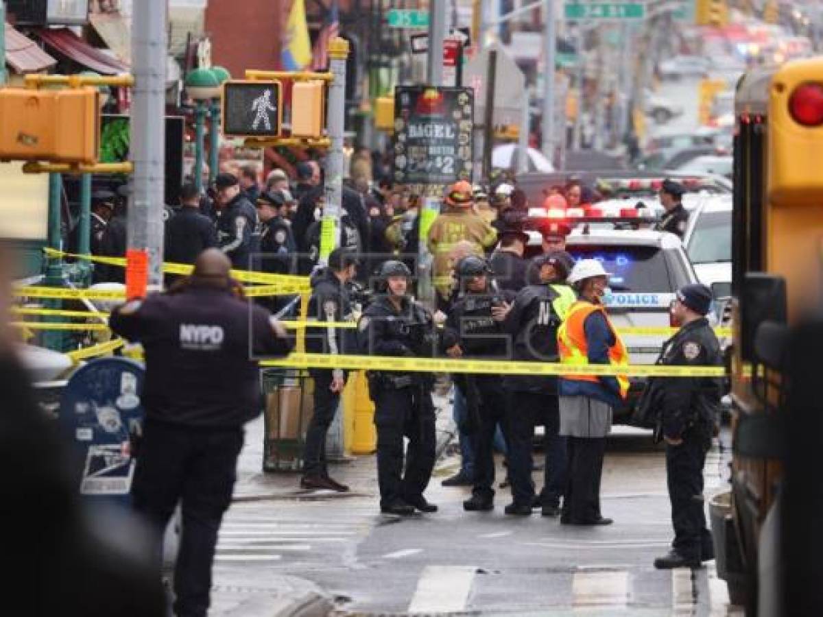 Tiroteo en metro de New York deja al menos 16 heridos, pero aún no se clasifica como terrorismo